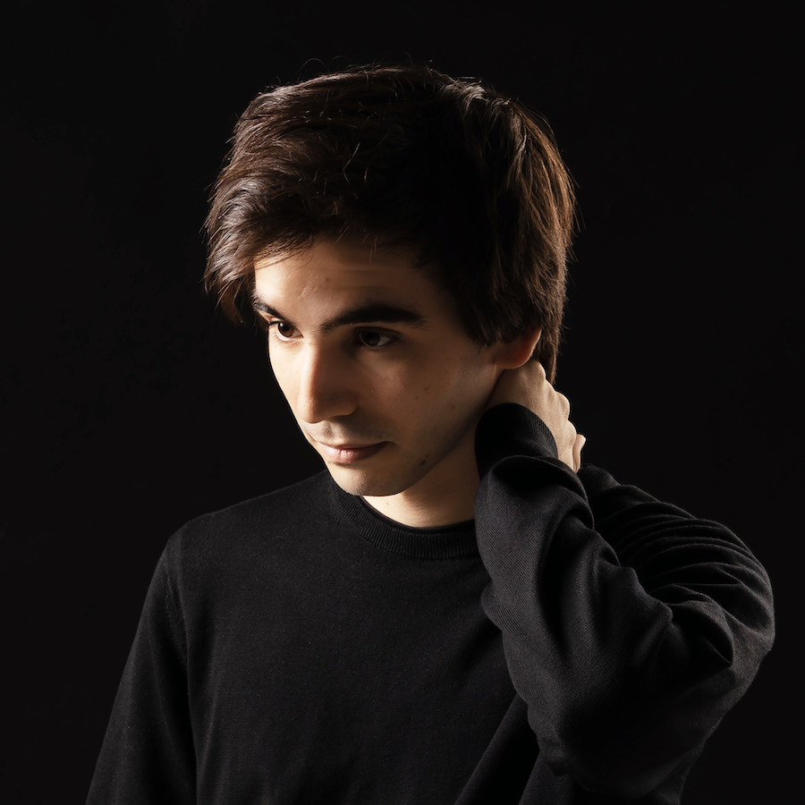 Nicolas Margarit performing